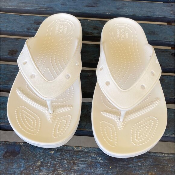 Crocs Classic Flip Sandals Men’s 10 Women’s 12 White Comfort Lightweight Slides - Picture 5 of 7